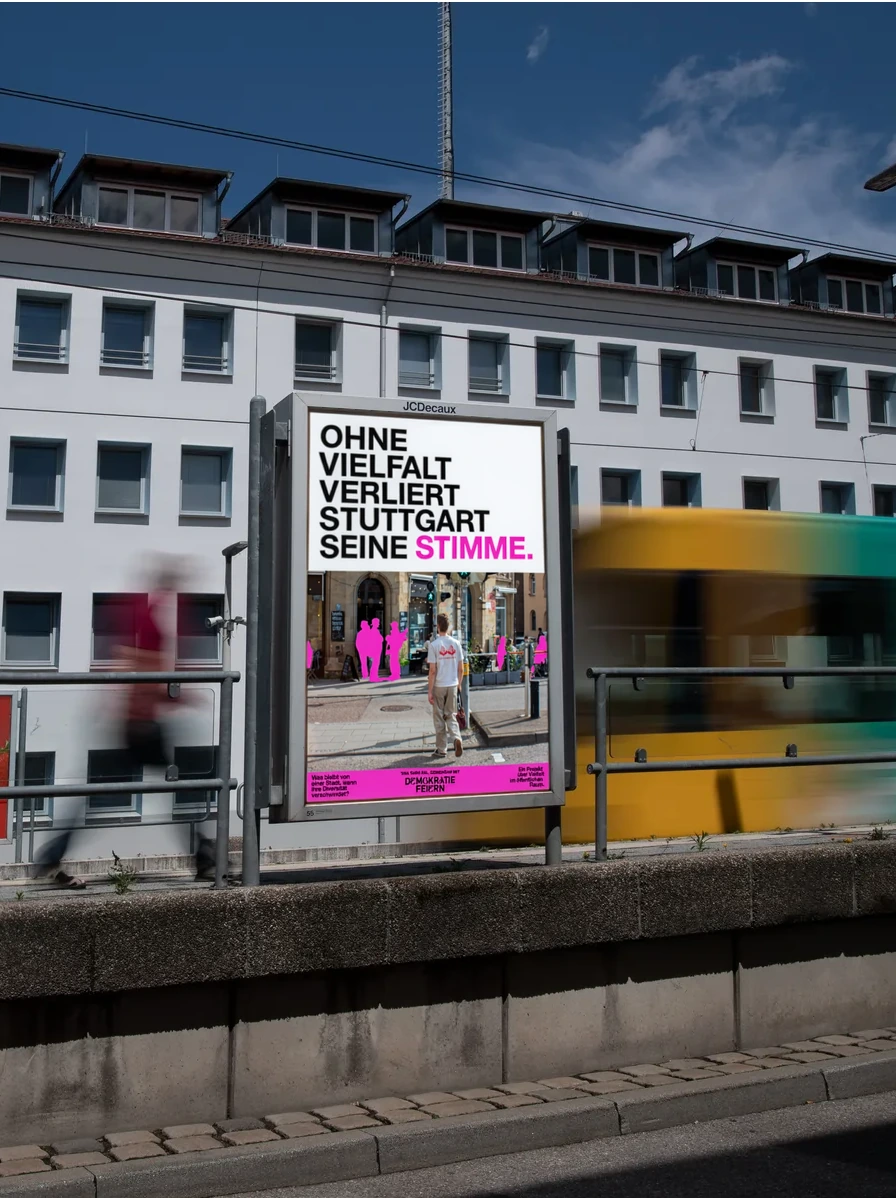 City-Light-Plakat Ohne Vielfalt verliert Stuttgart seine Stimme an einer Stuttgarter Haltestelle