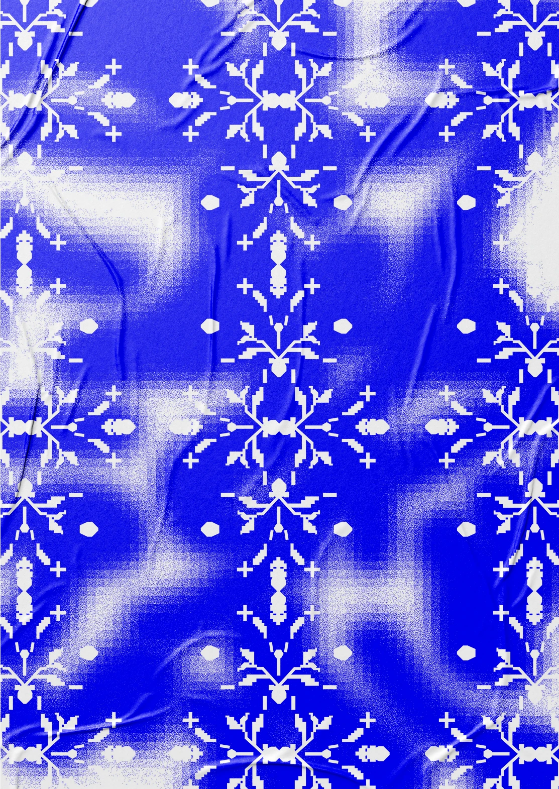 Poster-Mockup mit blau-weißem wiederholtem Rasterornament auf Stoffstruktur